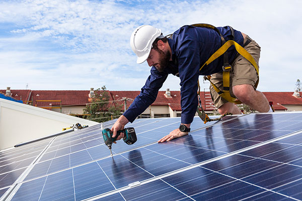 solar-panels-on-asphalt-roofs-atlas-roofing