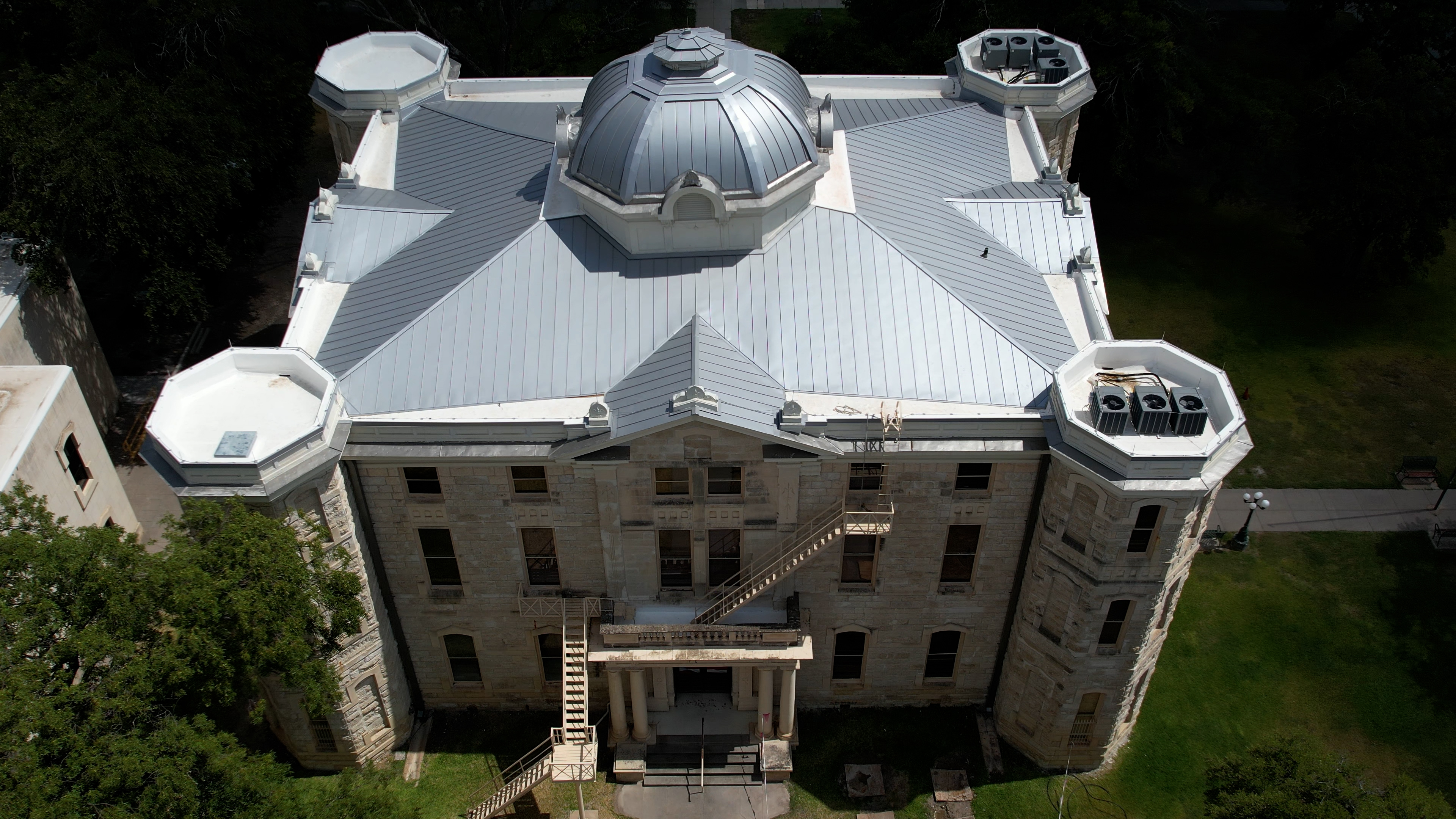 Duro-last photo gallery_Val Verde Courthouse